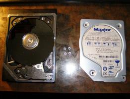 Как из старого жесткого диска HDD сделать часы, зеркало или сейф